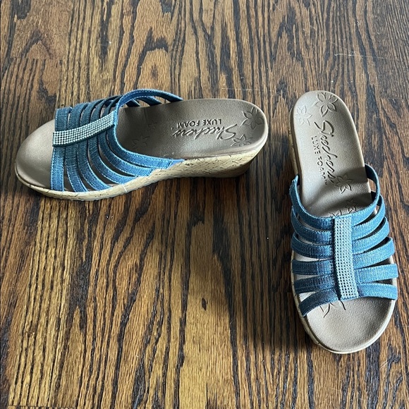 Like🆕SKETCHERS Luxe Foam Women's Denim Blue Strappy Sandals size 6 - Picture 3 of 8